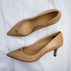 Coach nude leather emblem pump